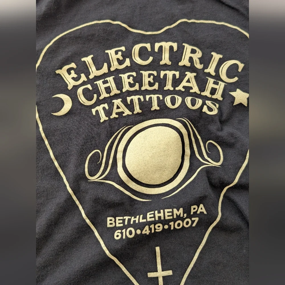 Women's Tattoo Parlor Black Short Sleeve T-shirt Size Medium - Picture 2 of 8